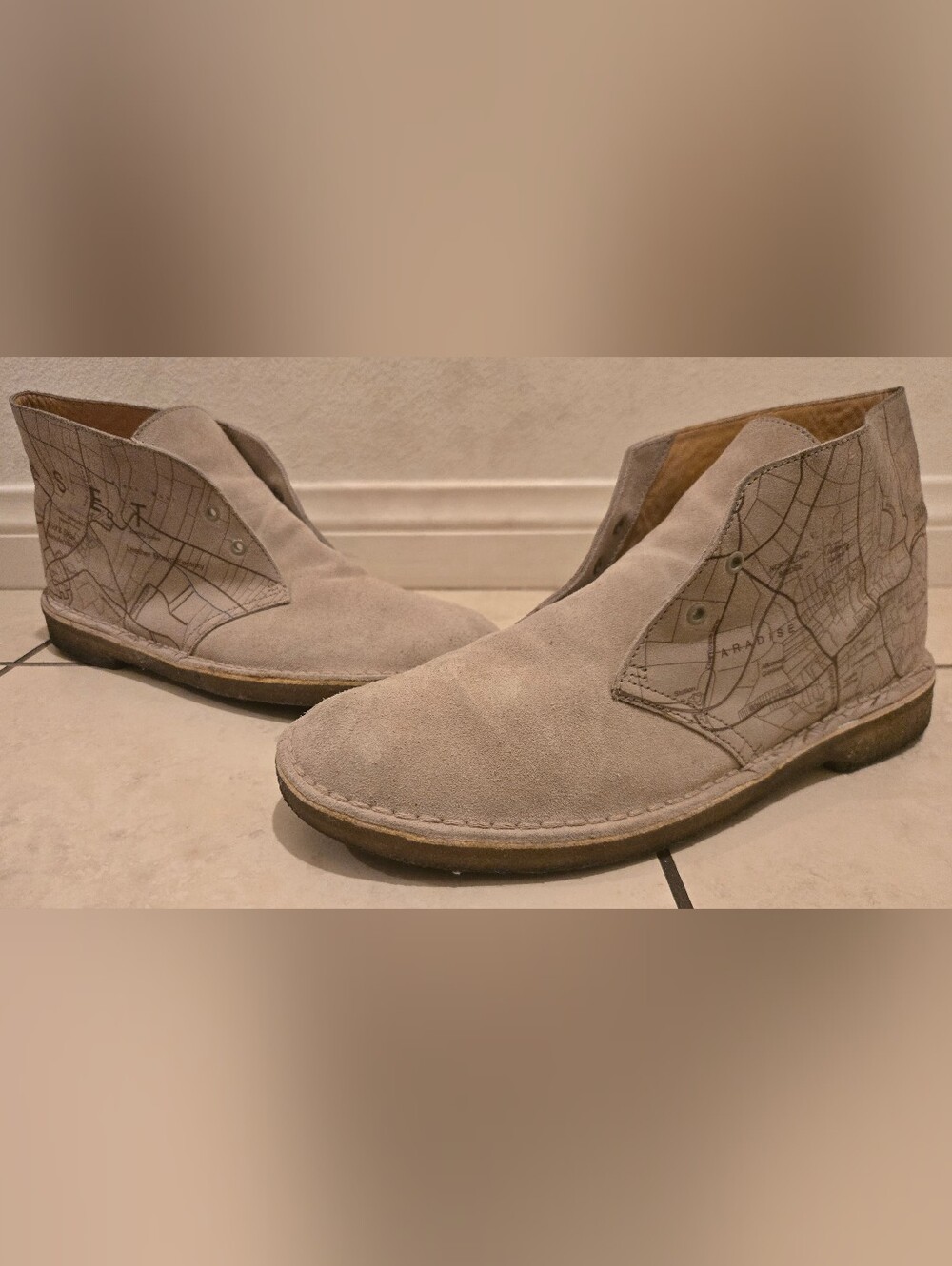 Clarks Desert Suede Boot Sand Map Print for Men 10US